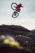 Adventure Crew Mitglied Korbinian Engstler auf seinem MTB Bike